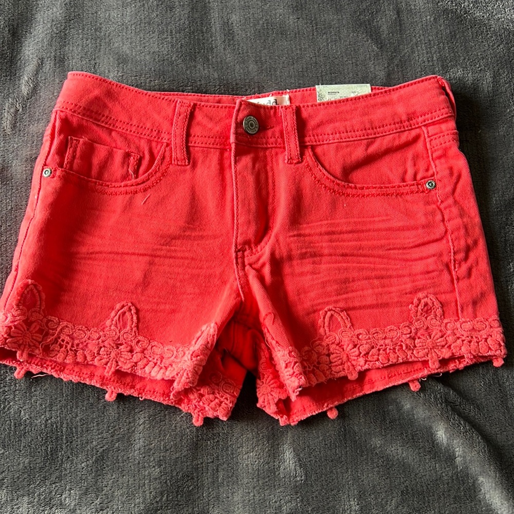 Never worn, still has tags